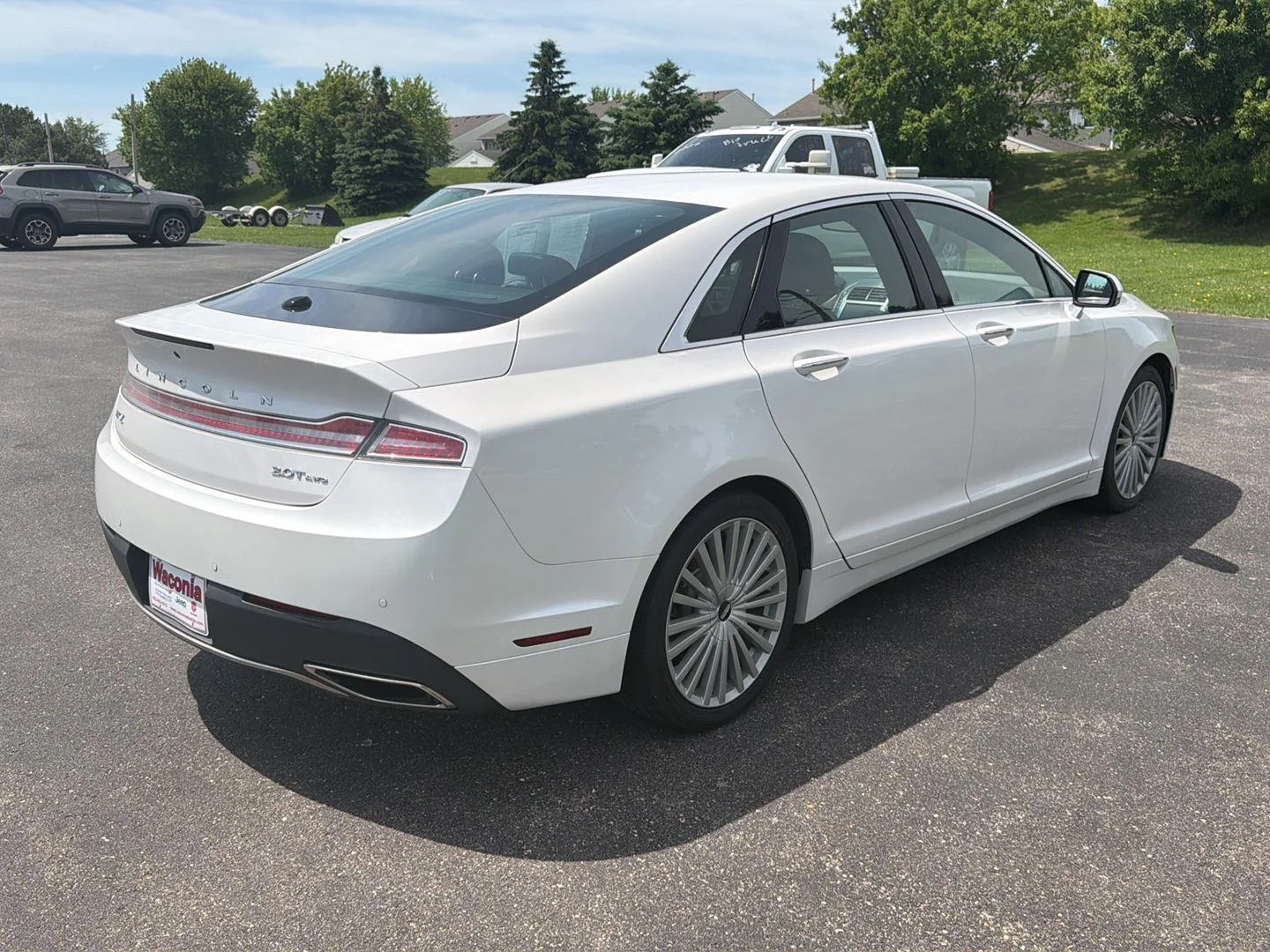 Used 2017 White Platinum Metallic Tri-Coat Lincoln Reserve image 7