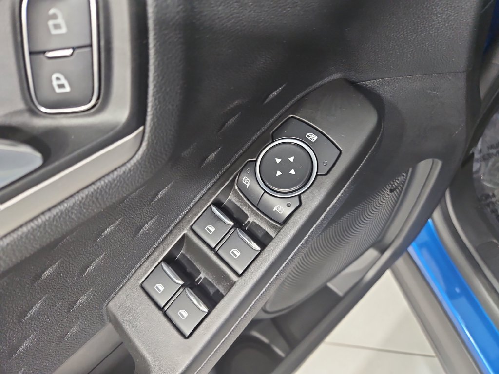 Used 2020 Blue Metallic Ford SE image 12