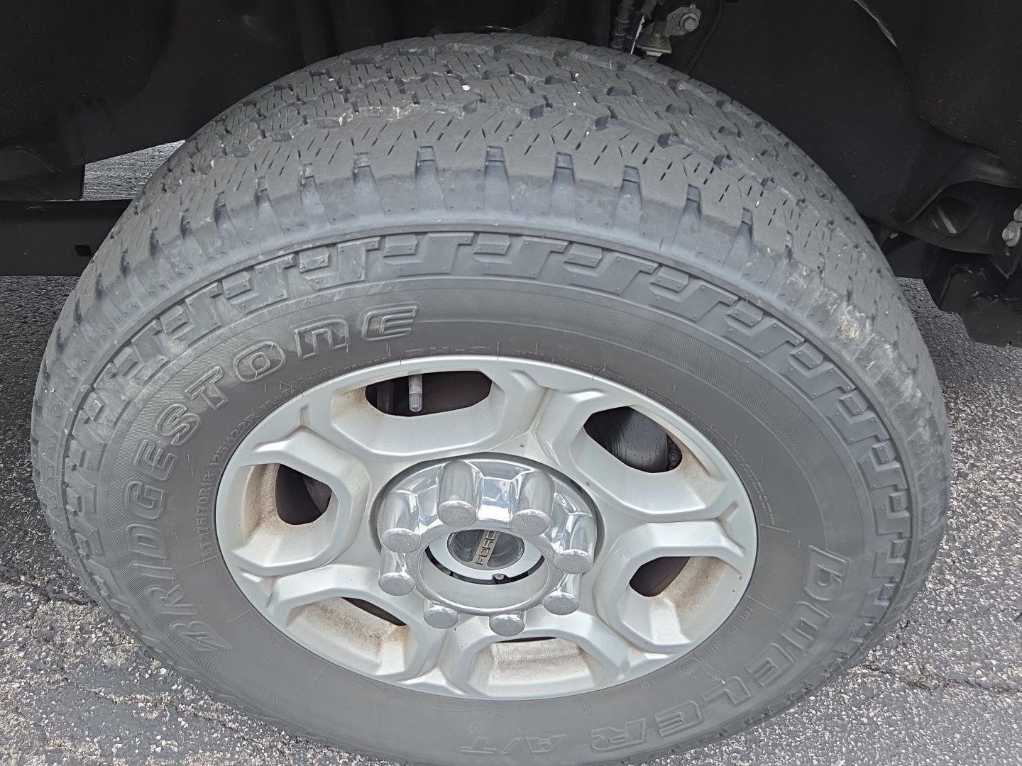 Used 2025 Oxford White Ford XLT image 9