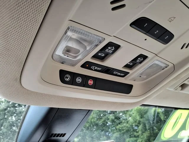 2020 GMC Acadia Denali - Photo 11