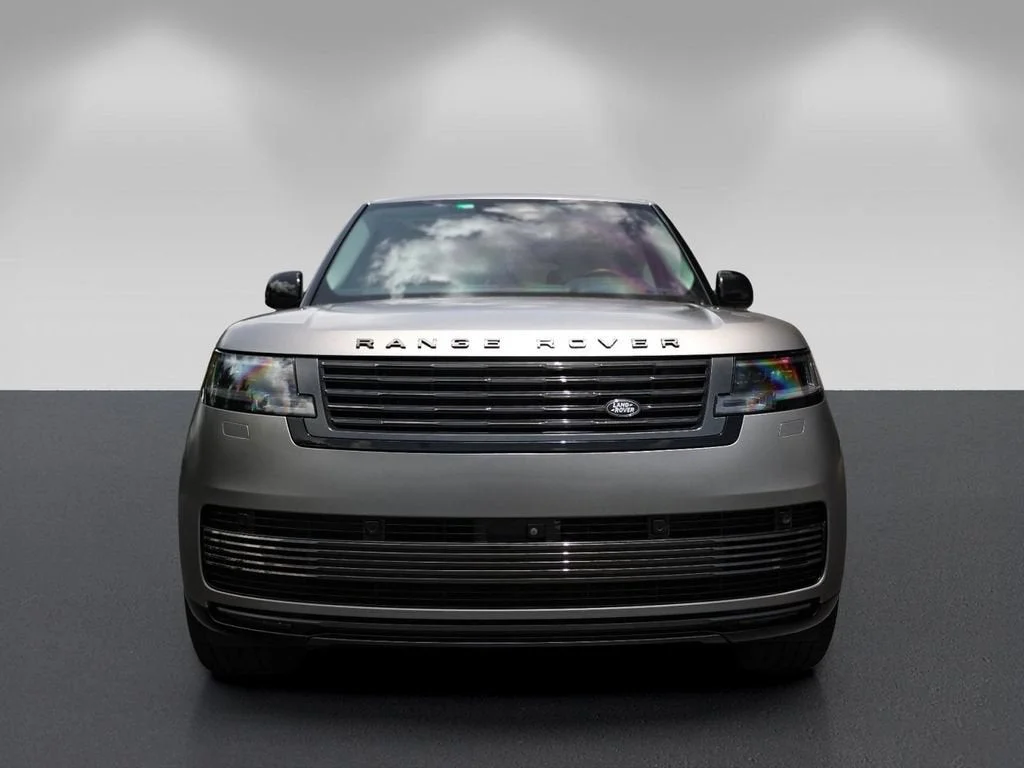 Used 2023 Flux Silver SV Bespoke Ultra Metallic Satin Land Rover SV image 8