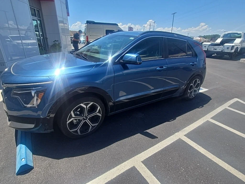 Used 2023 Mineral Blue Kia EX Touring image 2