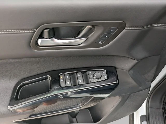 New 2026 Everest White Pearl TriCoat / Super Black Two-tone Nissan Platinum image 16