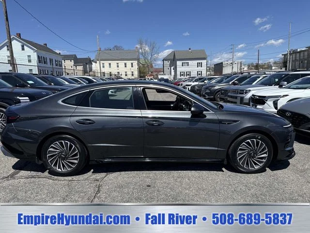 Used 2024 Gray Hyundai SEL image 3