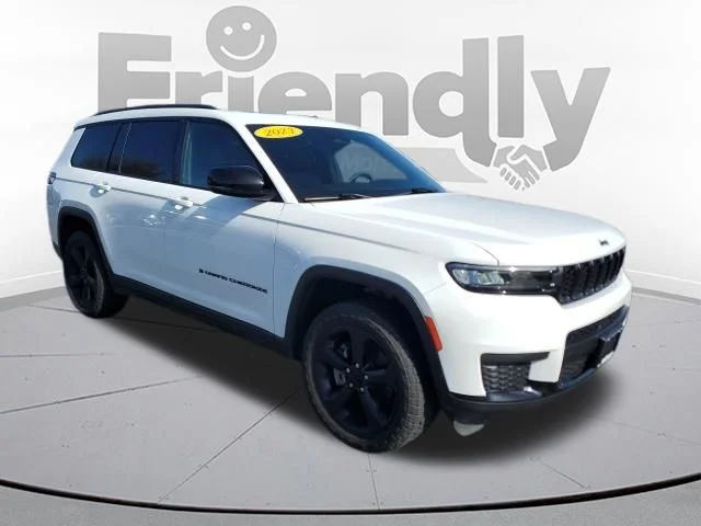 Used 2023 White Jeep Altitude image 7