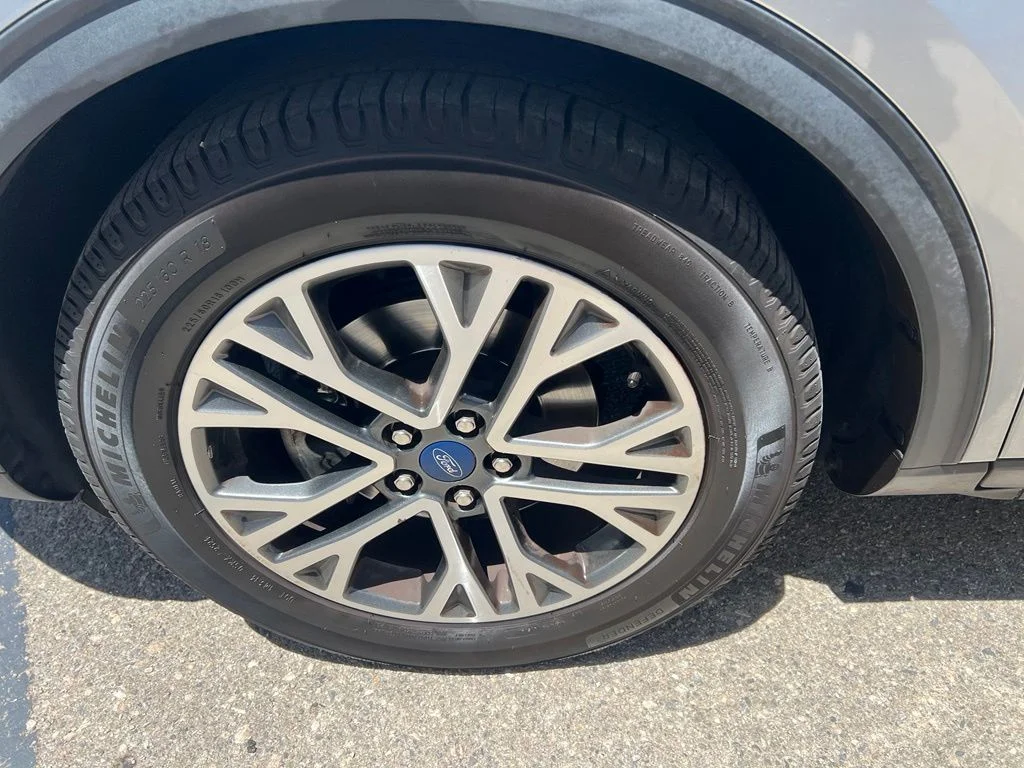 Used 2022 Silver Ford SEL image 31