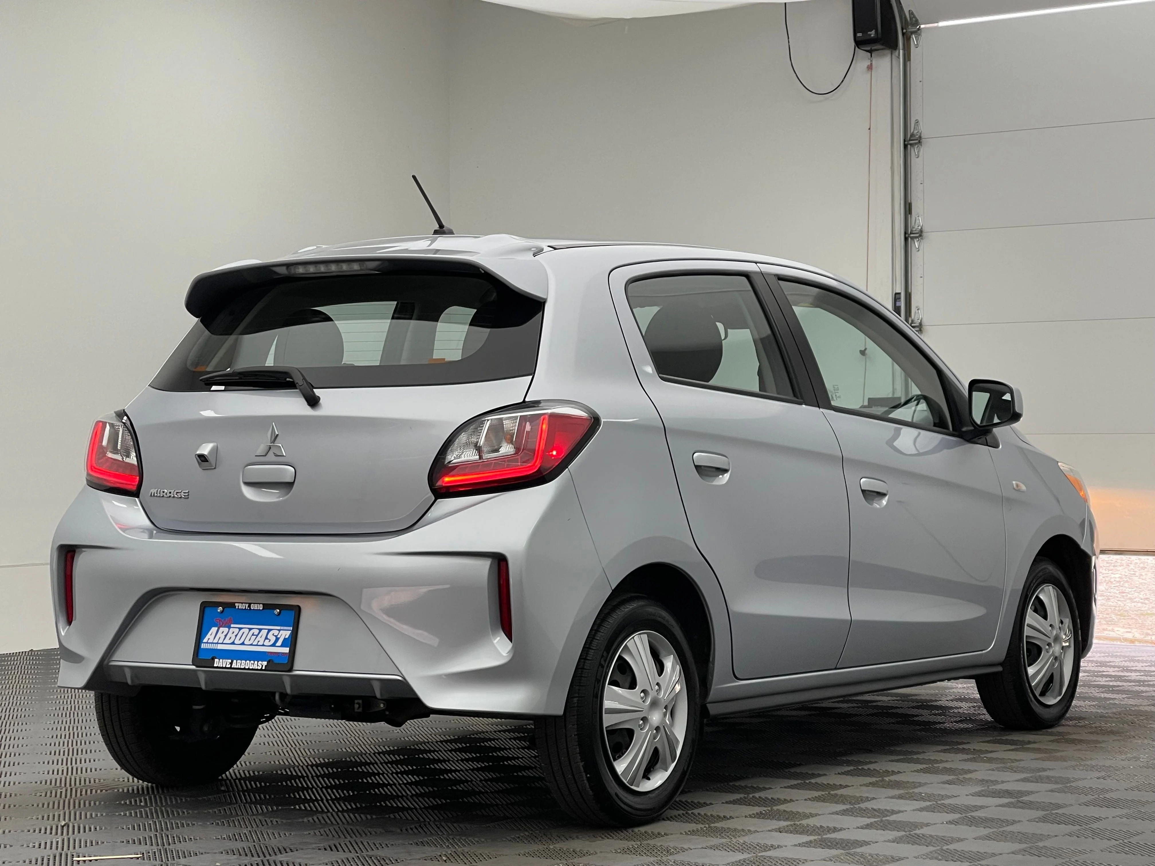Used 2024 Silver Mitsubishi ES image 6