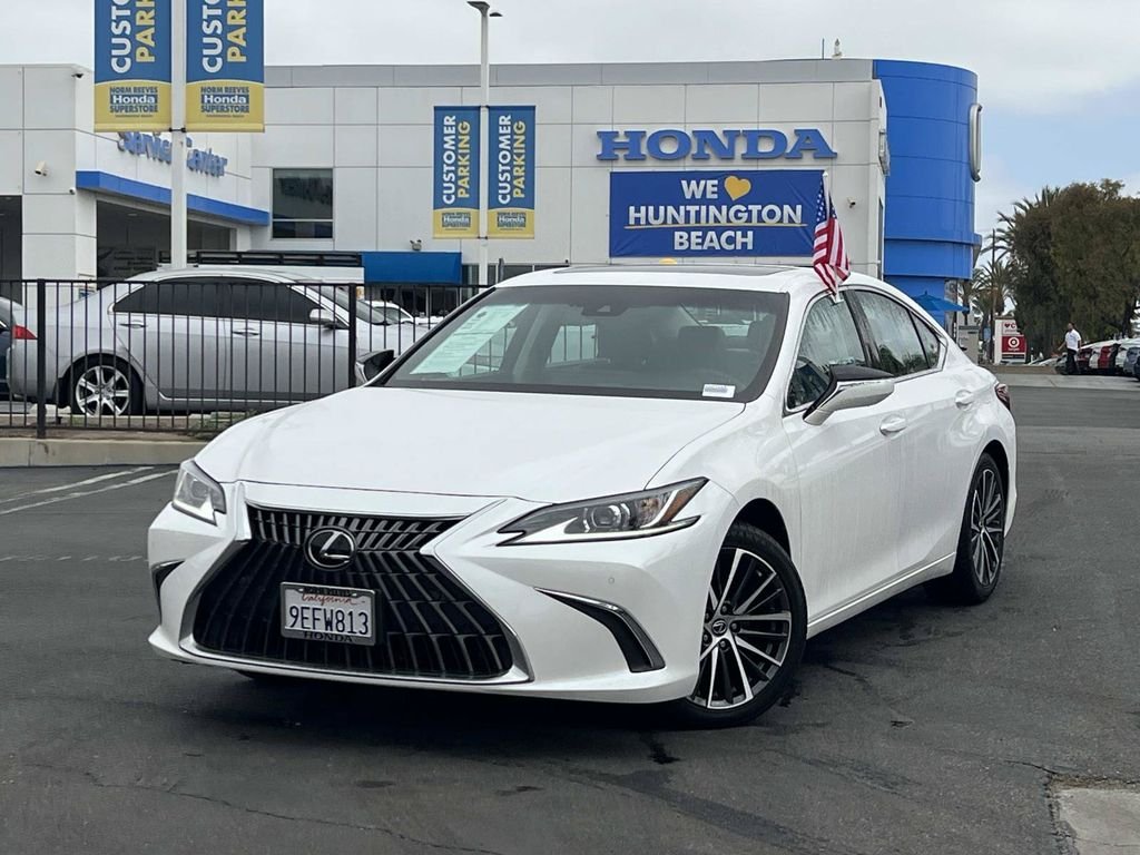 Used 2023 White Lexus 350 image 1