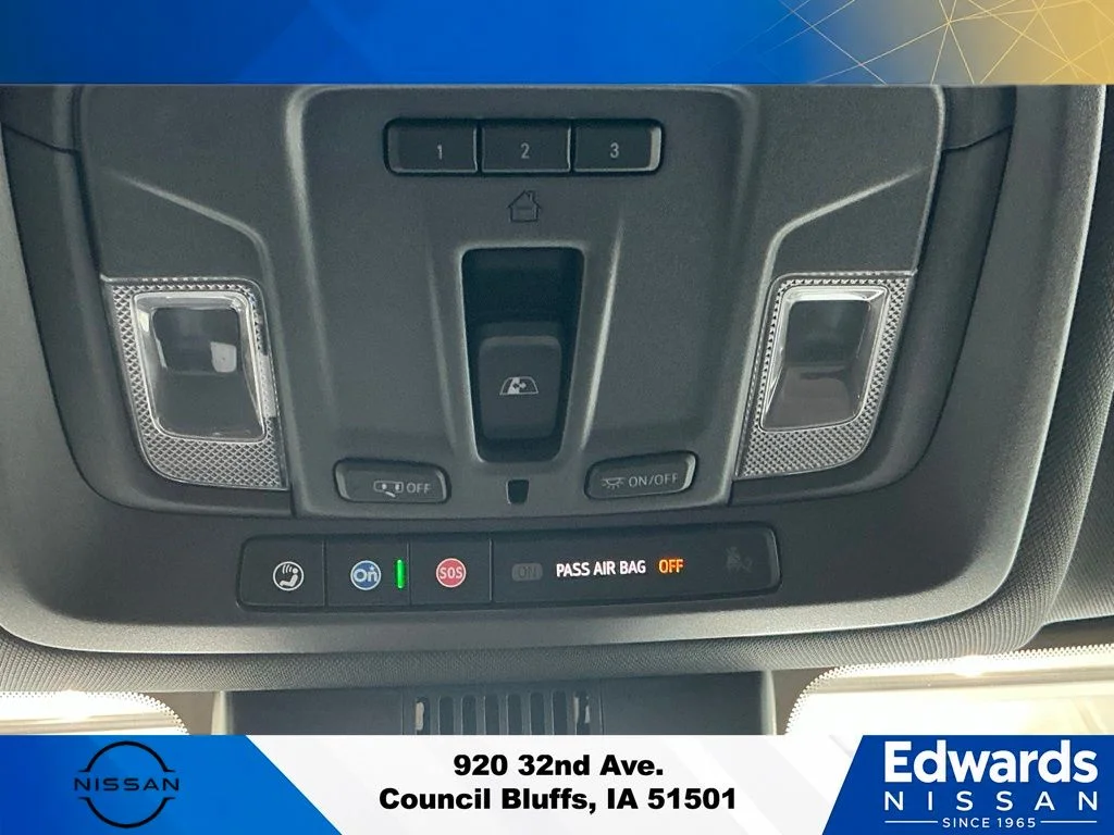Used 2023 White GMC AT4 image 32