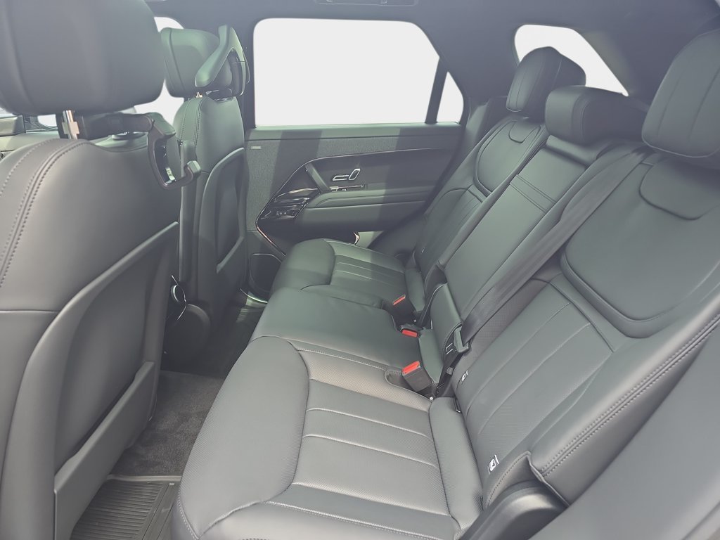 New 2027 Borasco Grey LAND ROVER Dynamic SE P400 image 11