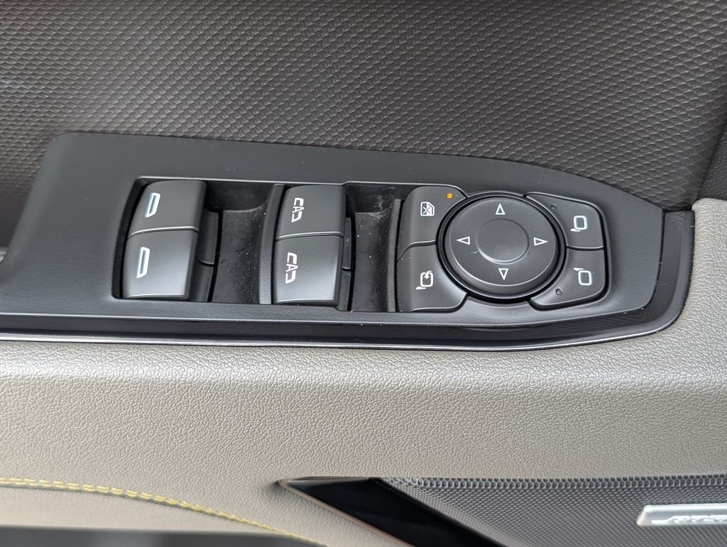 Used 2025 White Chevrolet ZR2 image 19