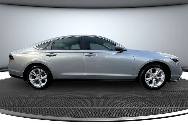 Used 2025 Silver Honda LX image 4