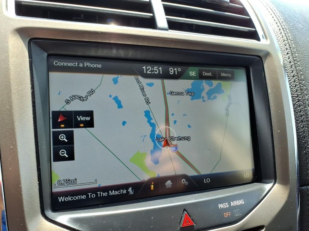 Used 2015 White Lincoln Base image 15