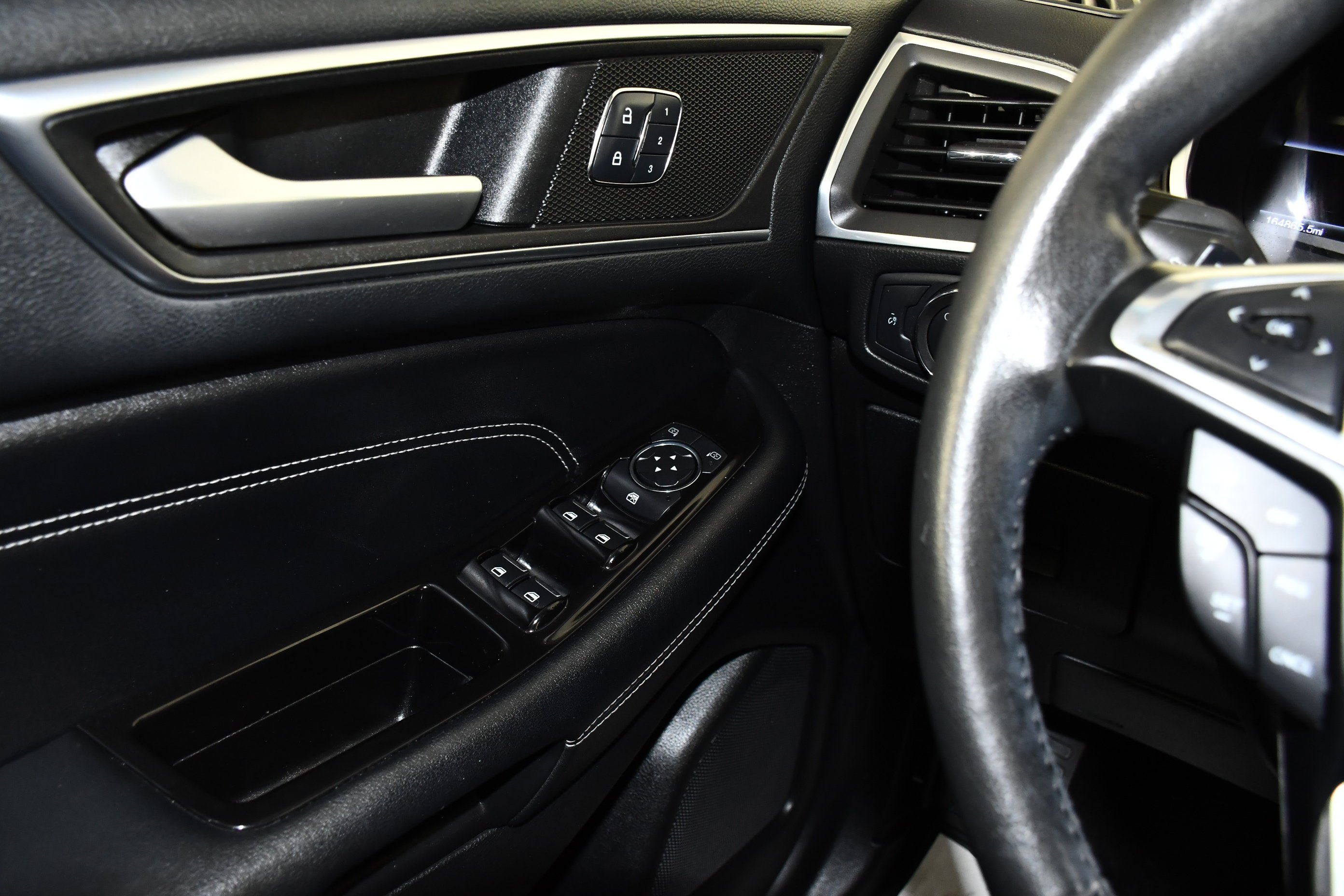 Used 2016 Magnetic Ford Titanium image 32