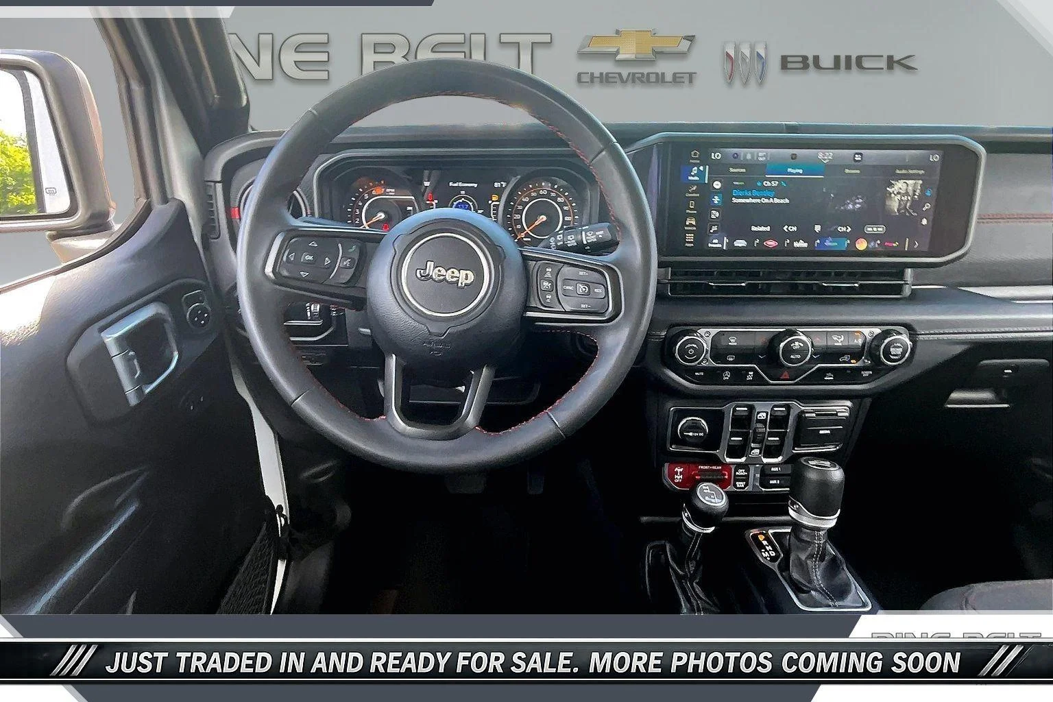 Used 2025 White Jeep 4-Door Rubicon 4x4 image 5