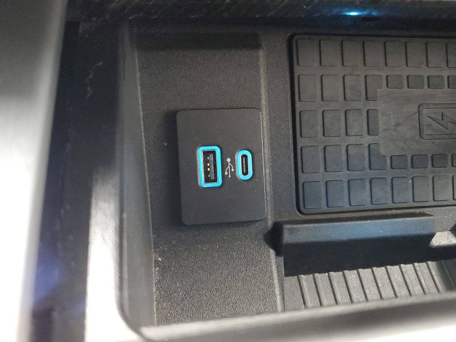 Used 2020 Black Ford Platinum image 31