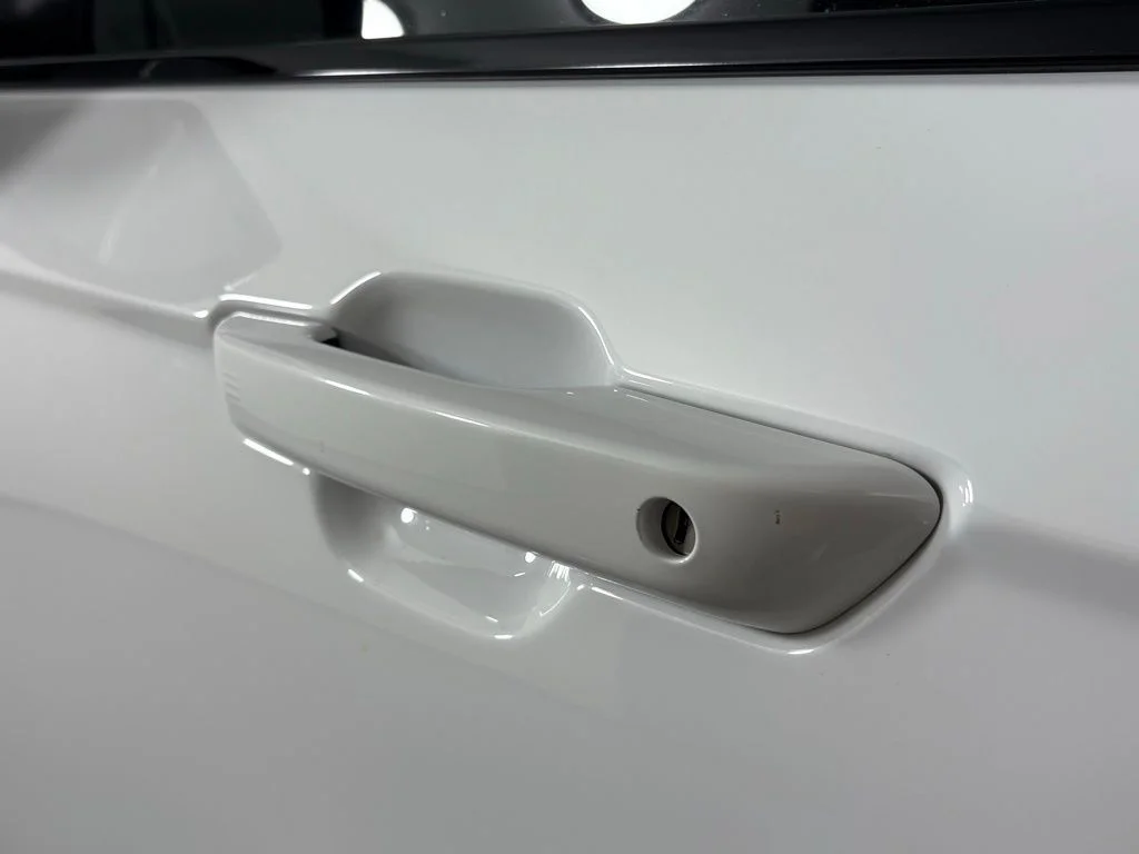 Used 2022 White Jeep Laredo image 12