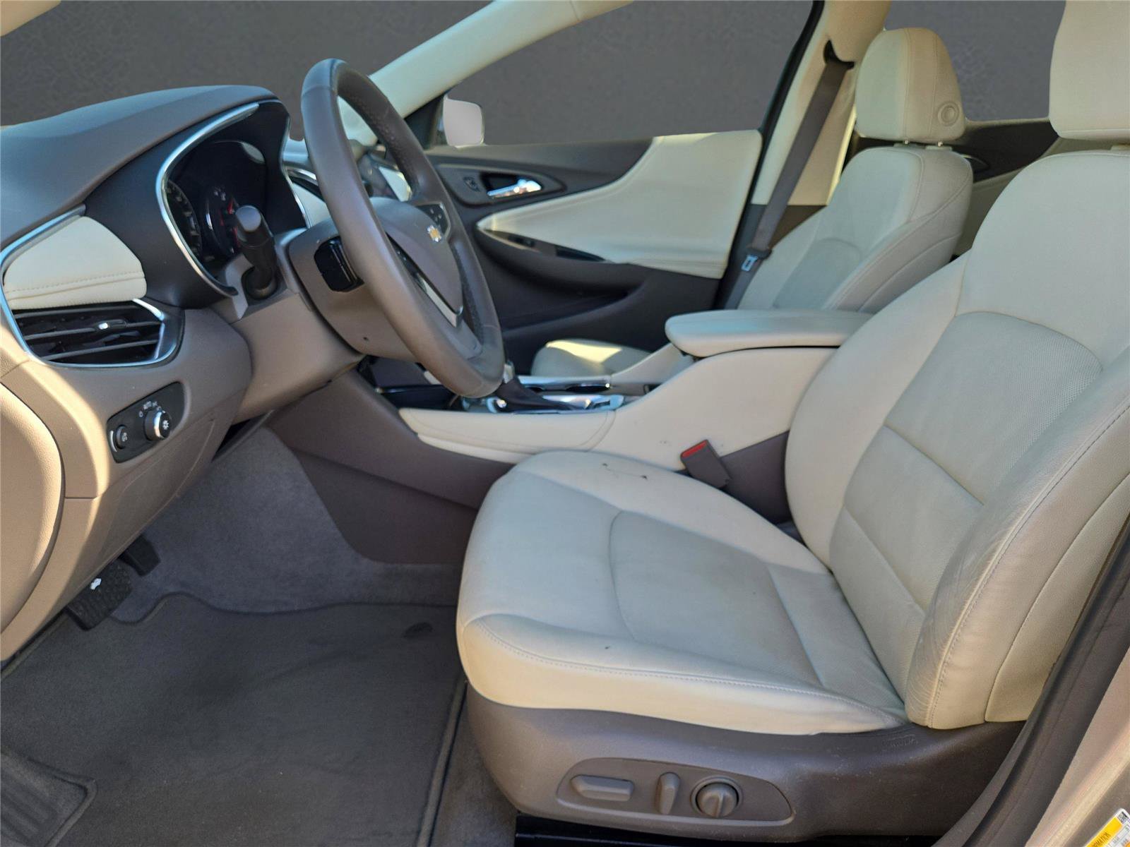 Used 2024 Mineral Gray Metallic Chevrolet LT image 19