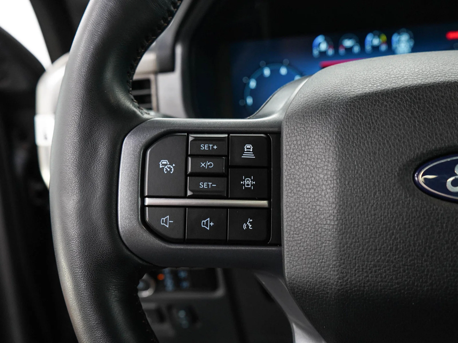 Used 2024 Gray Ford LARIAT image 27