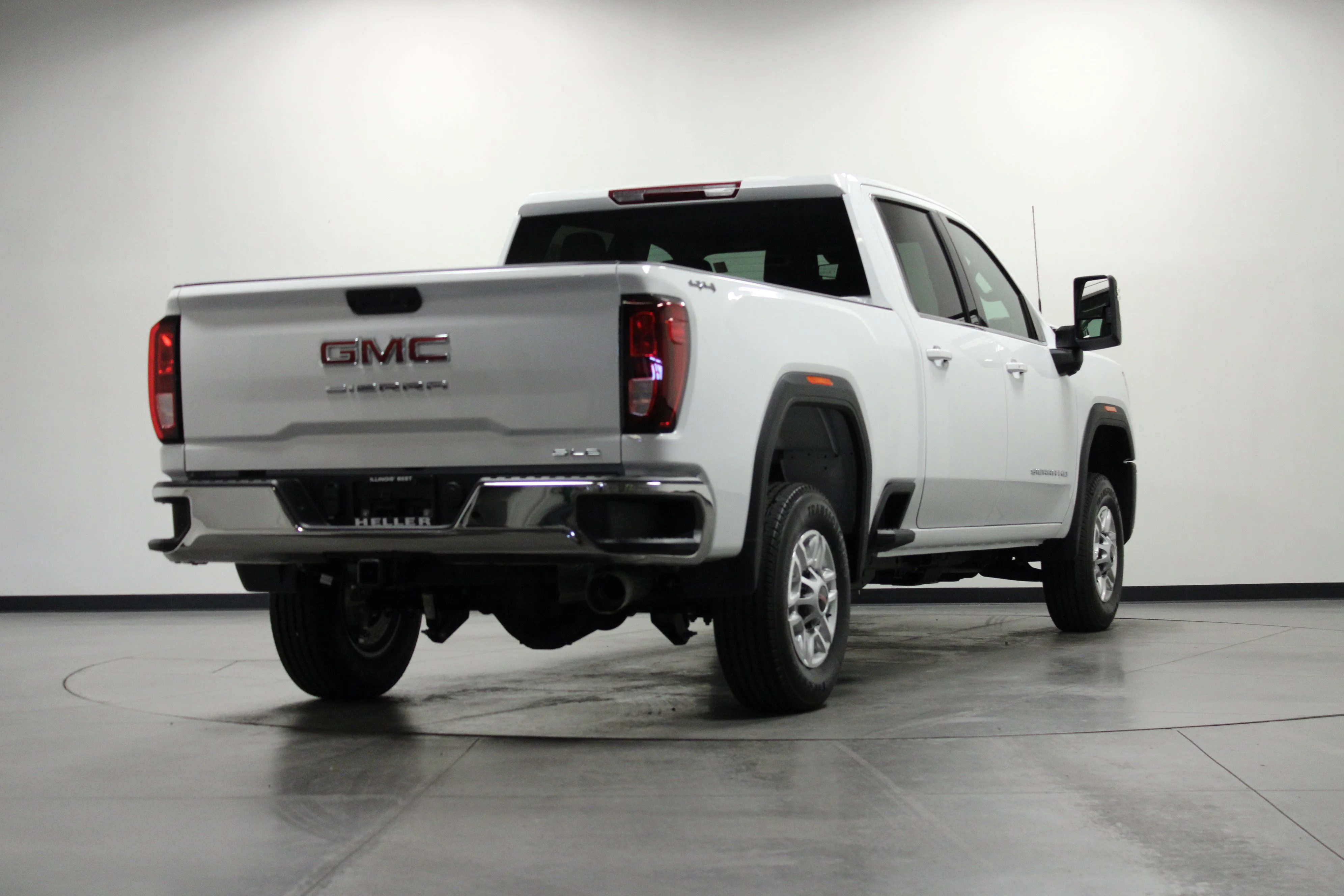New 2026 Summit White GMC SLE image 3