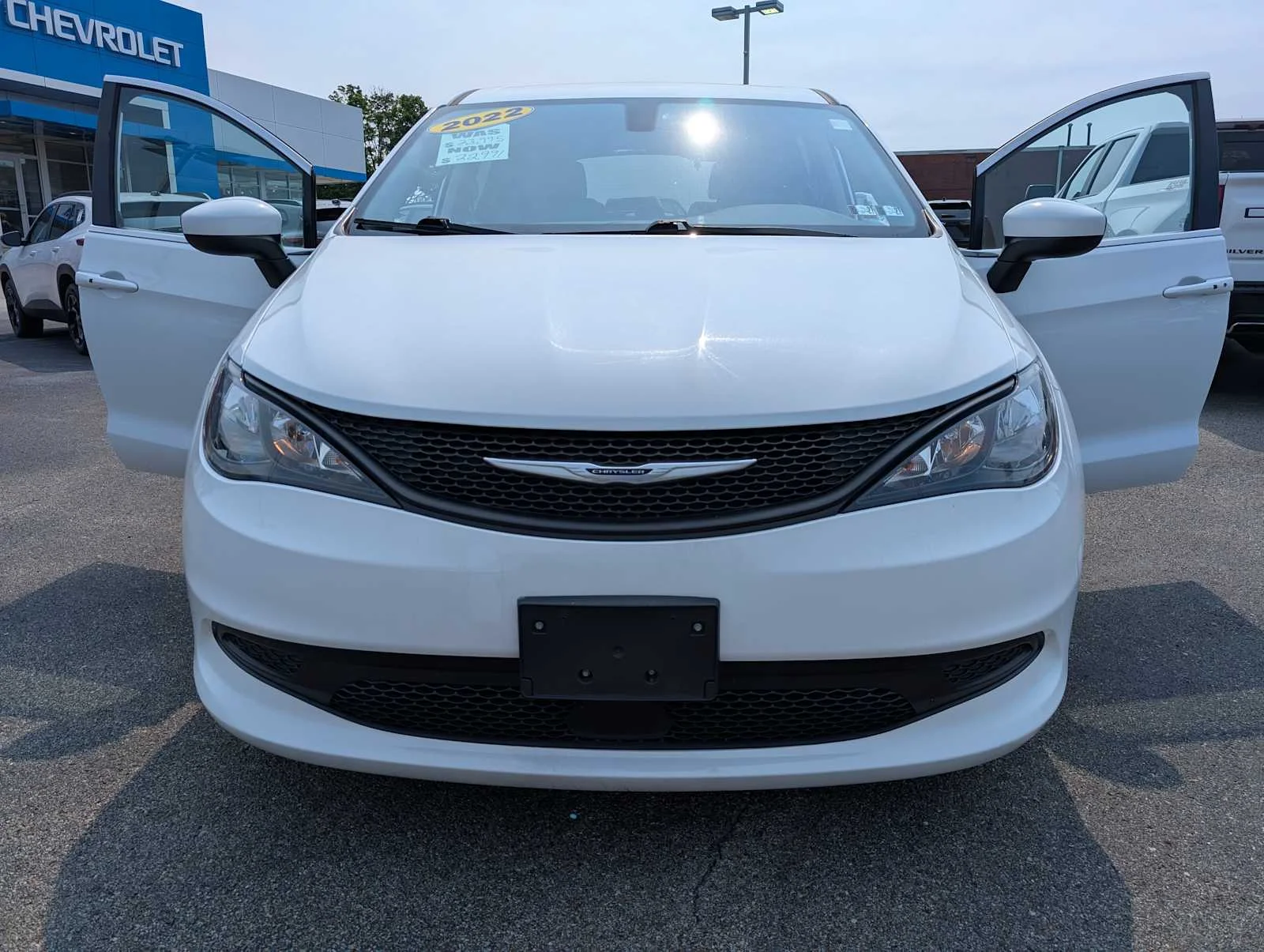 Used 2022 Bright White Clearcoat Chrysler LX image 15