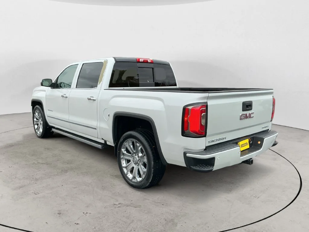 Used 2017 WHITE FROST TRICOAT GMC Denali image 10