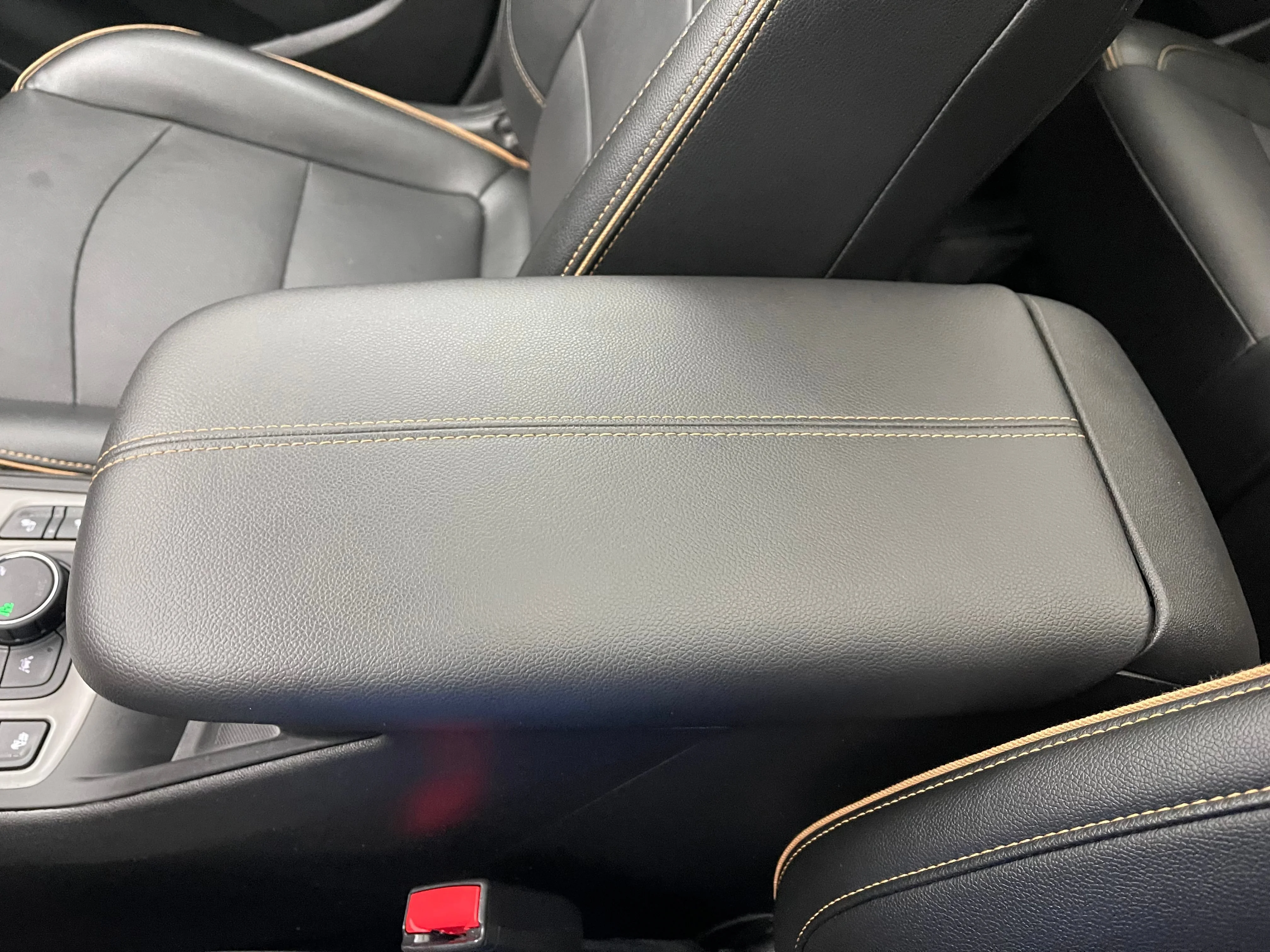 Used 2024 Sterling Metallic GMC AT4 image 30
