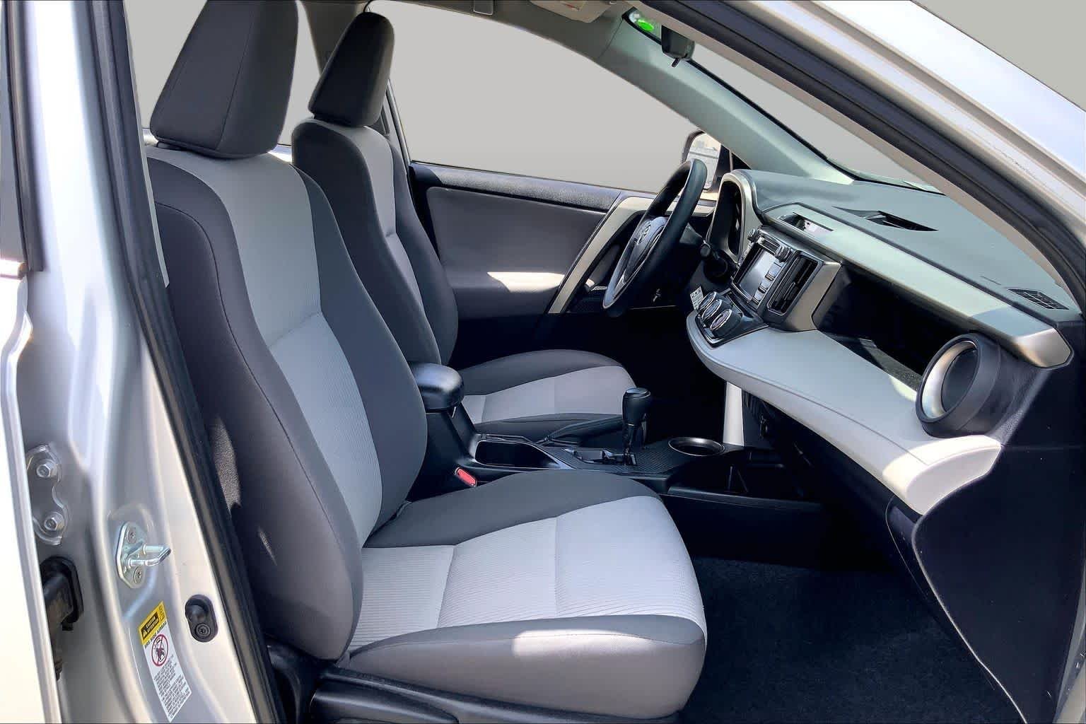 Used 2015 Classic Silver Metallic Toyota LE image 9