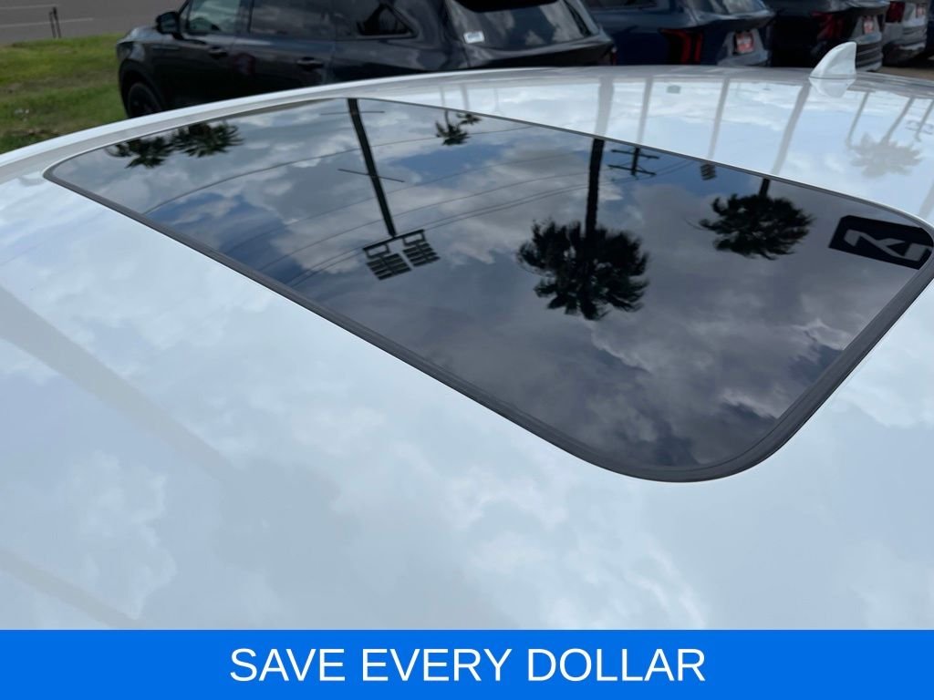 Used 2024 White Honda EX-L image 24