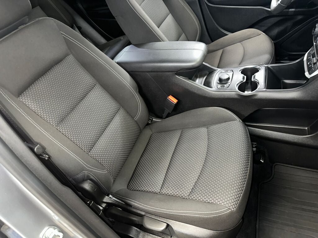 2023 GMC Terrain SLE - Photo 30