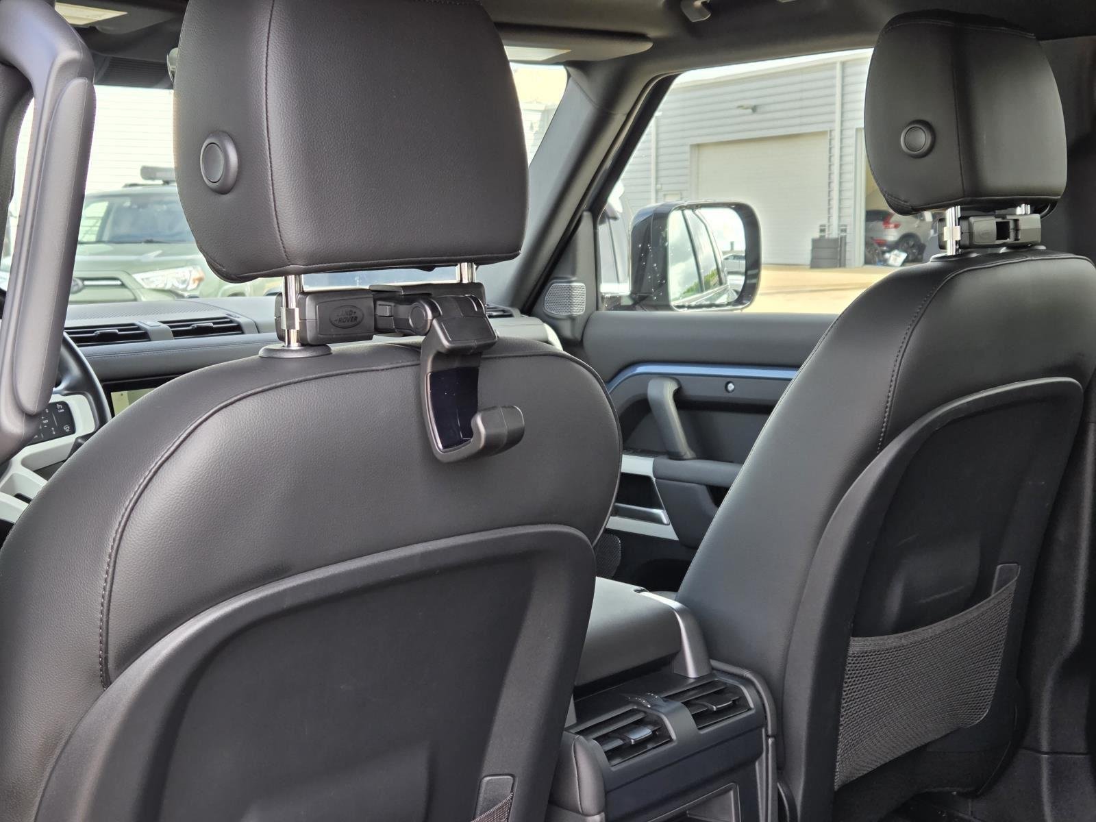 Used 2024 Tasman Blue Metallic Land Rover S image 33