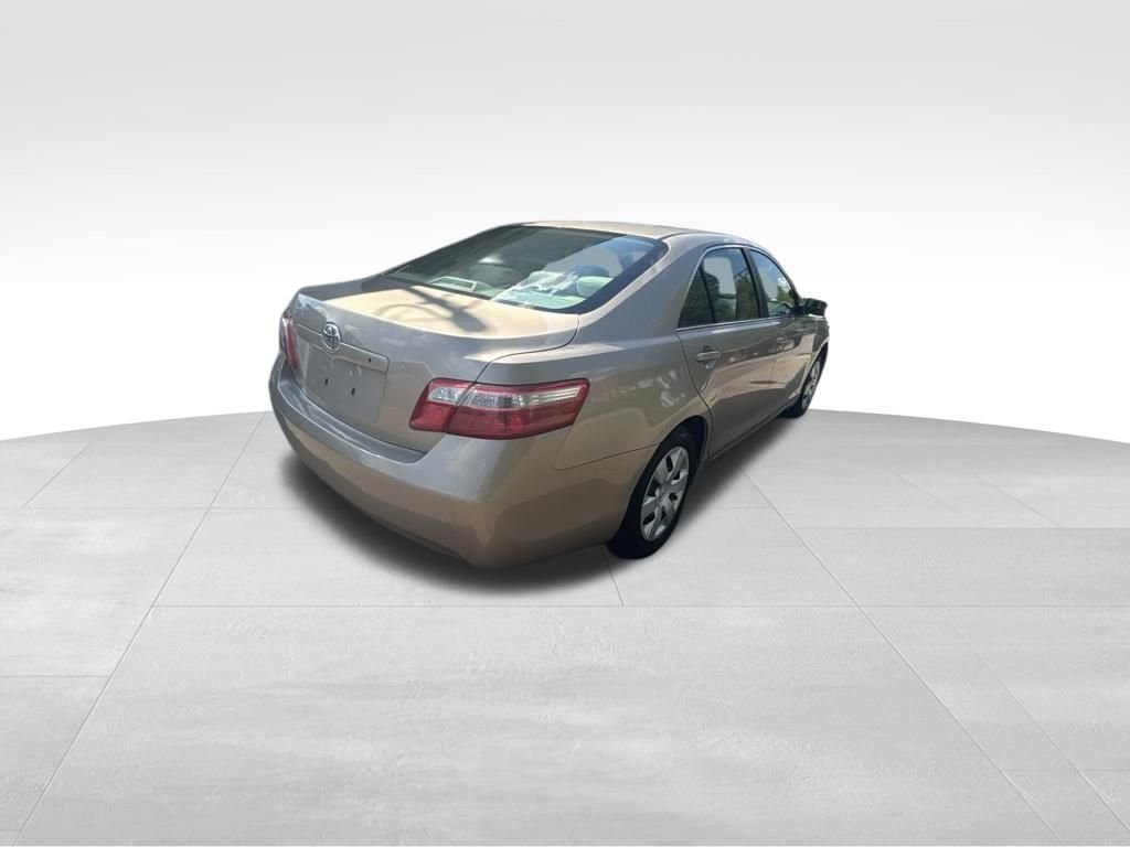 Used 2009 Gold Toyota LE image 6