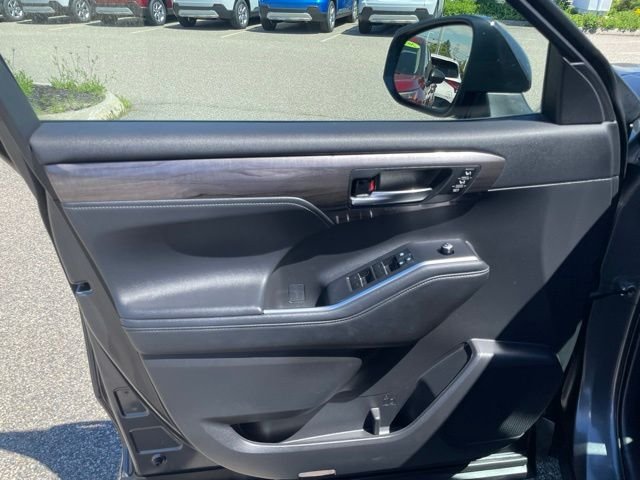 Used 2022 Gray Toyota Platinum image 15