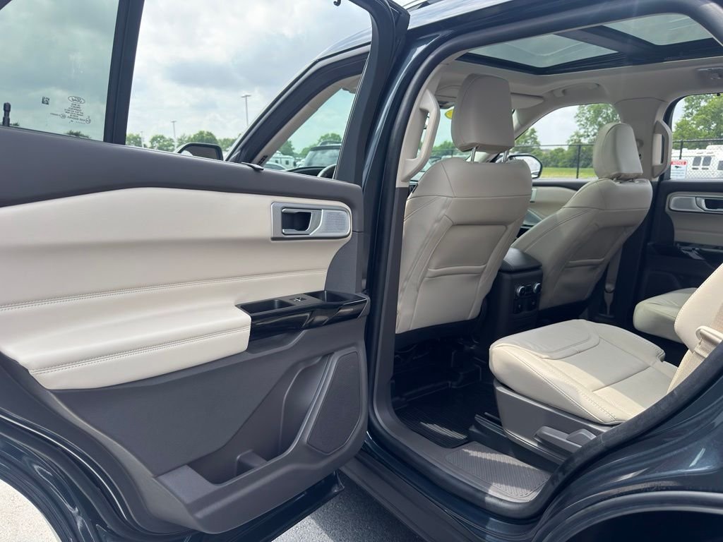 Used 2024 Blue Metallic Ford Platinum image 32