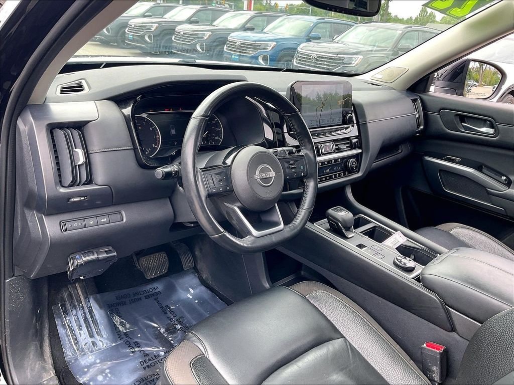 Used 2022 Super Black Nissan SL image 8
