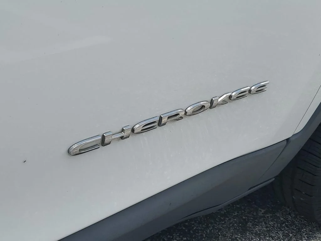 Used 2019 White Jeep Limited image 6