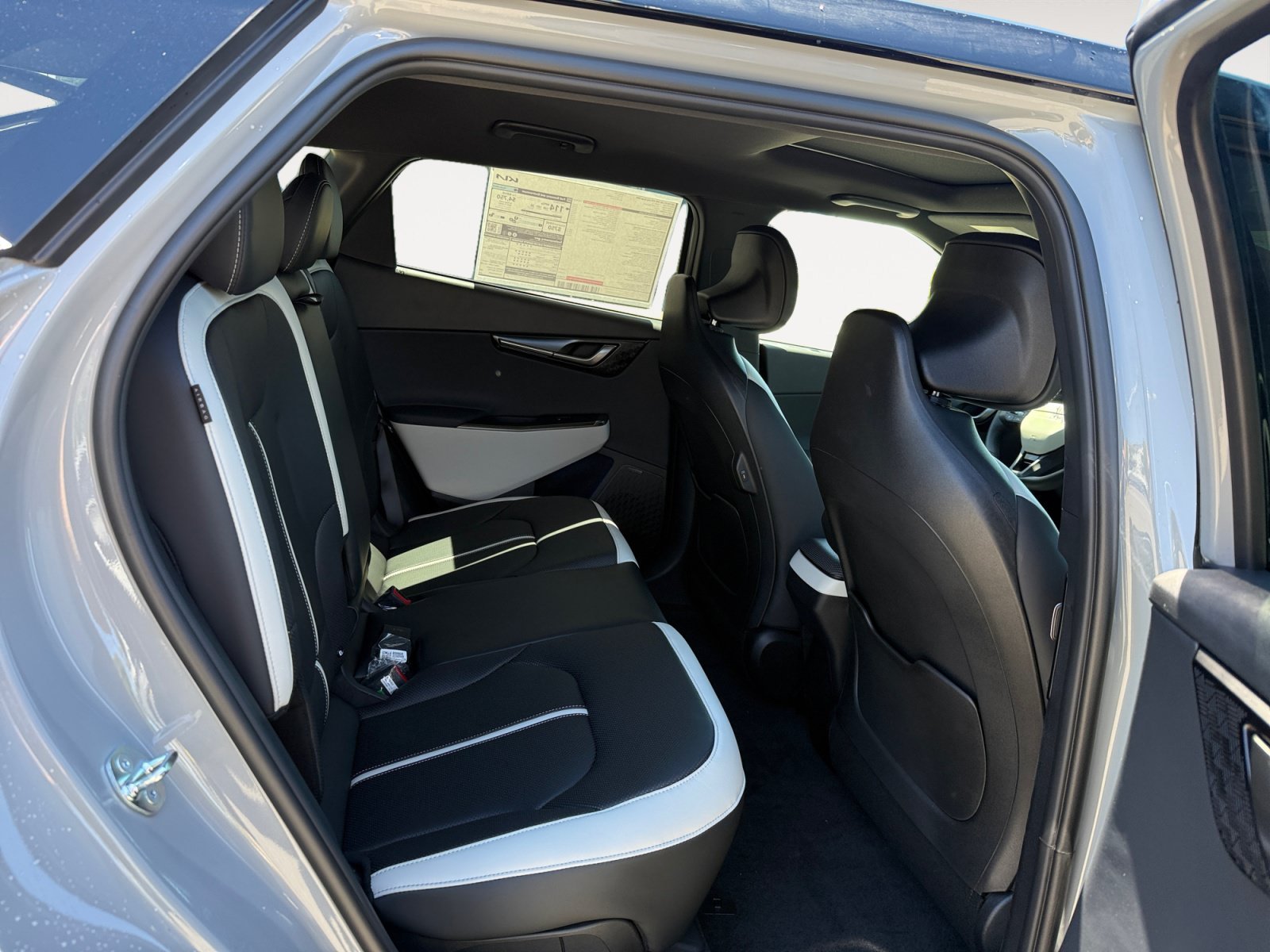 New 2026 Wolf Gray / Black Roof Kia GT-LINE image 18