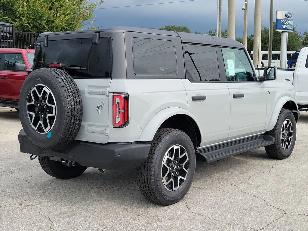 New 2026 Avalanche Gray Ford Outer Banks® image 5