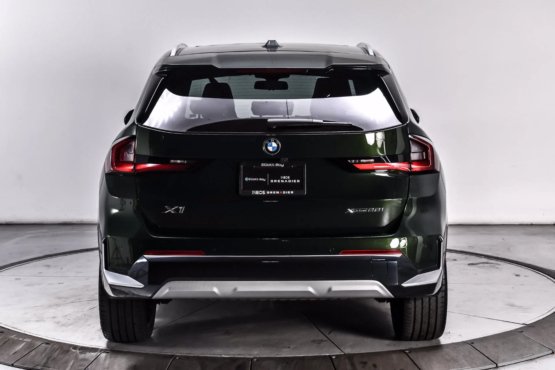 Used 2023 Green Metallic BMW xDrive28i image 5
