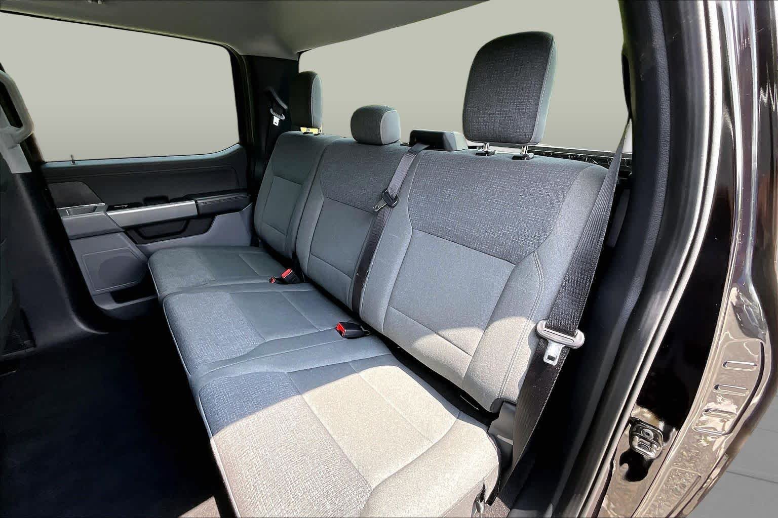 Used 2025 Agate Black Metallic Ford XLT image 19