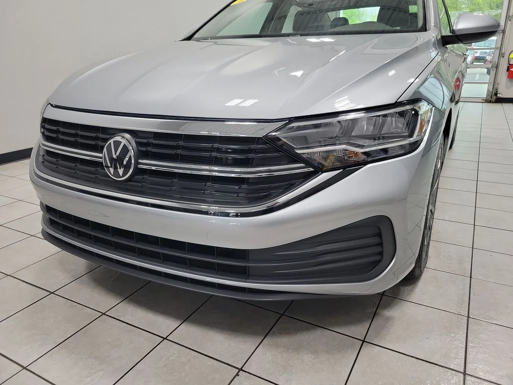 Used 2023 Pyrite Silver Metallic Volkswagen 1.5T SE image 25
