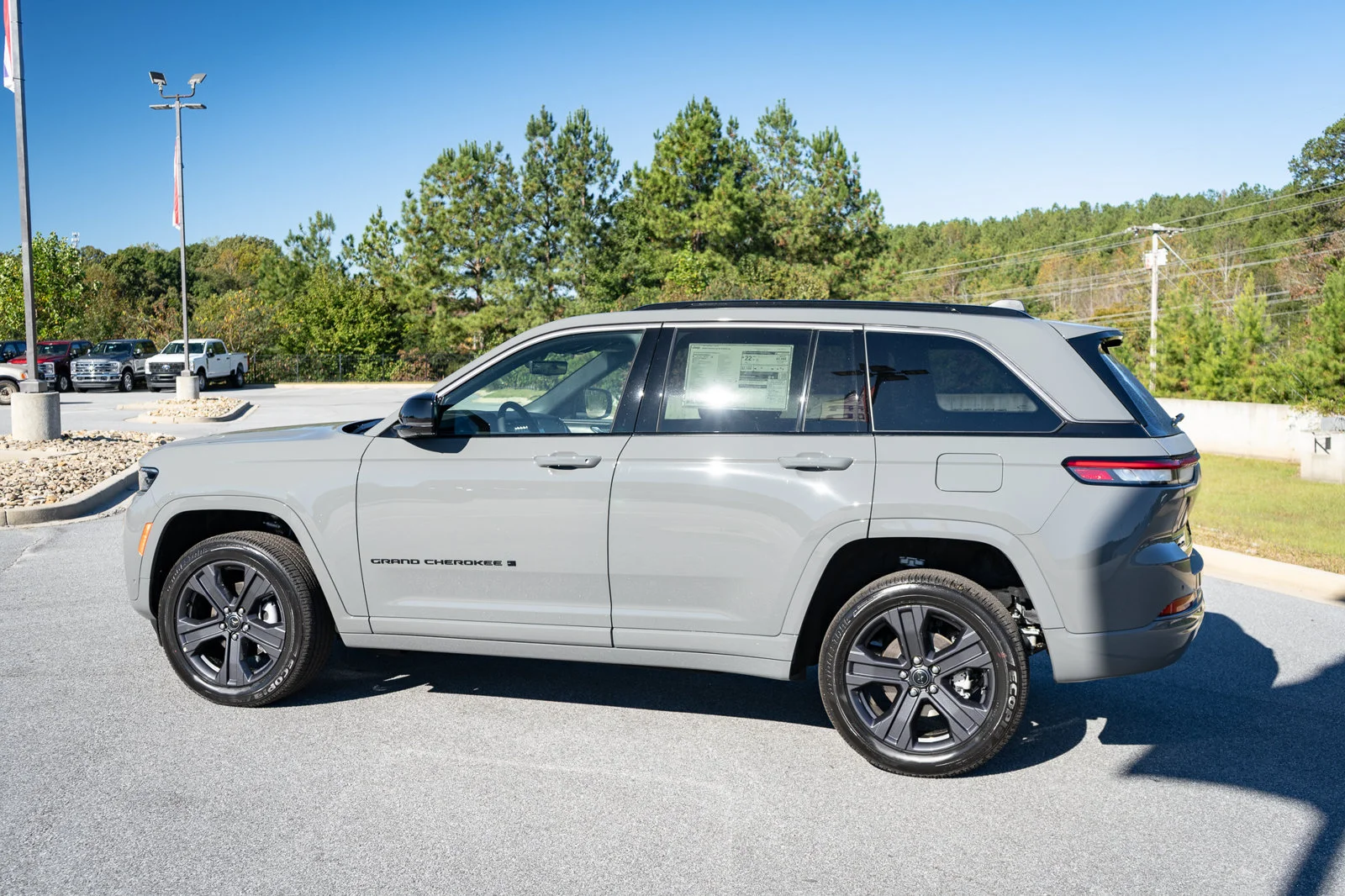 New 2027 Gray Jeep Limited Reserve image 7