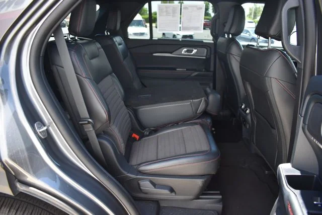 Used 2025 Gray Ford ST-Line image 22