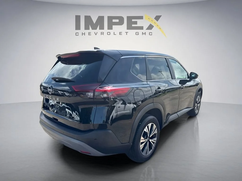 Used 2023  Nissan SV image 5