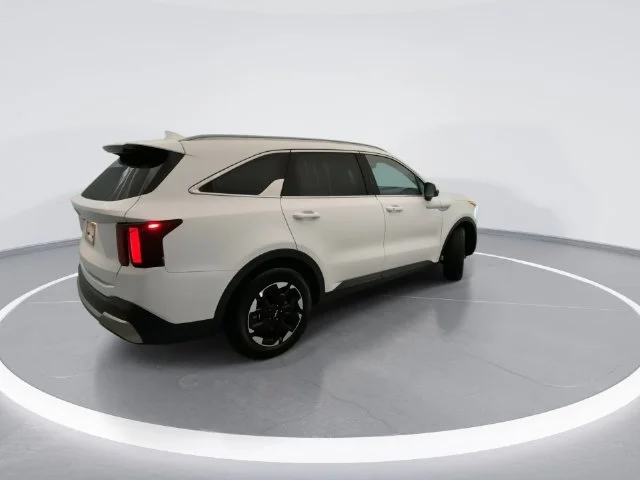 Used 2026 White Kia S image 4