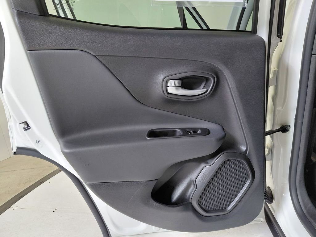 Certified Used 2023 White Jeep Latitude image 11