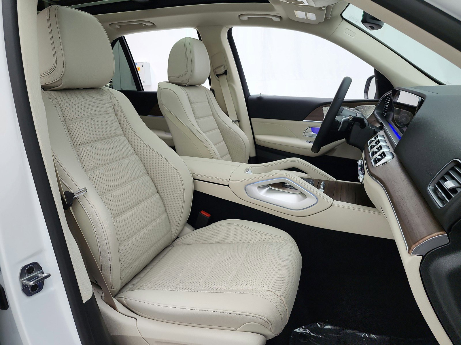 New 2026 MANUFAKTUR Moonlight White Metallic Mercedes-Benz GLE 450 4MATIC® SUV image 43