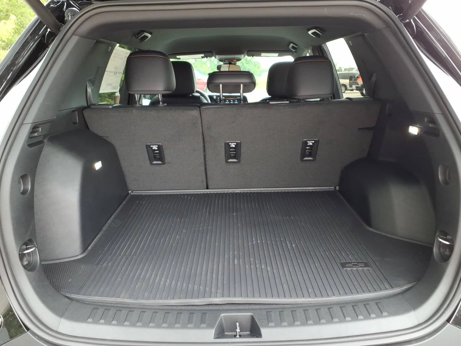 New 2026 Mosaic Black Metallic Chevrolet ACTIV image 18