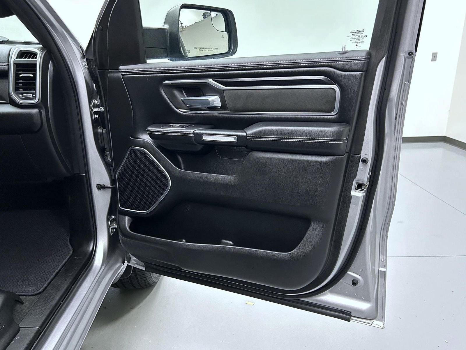 Used 2023 Silver Ram Laramie image 16