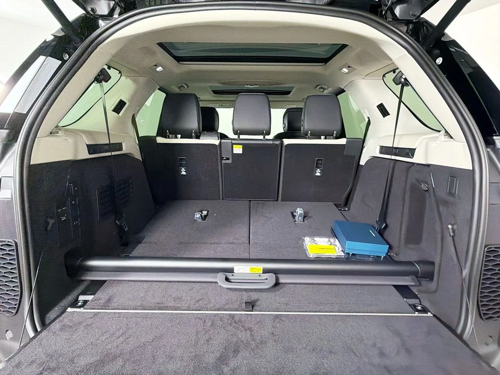 New 2026 Santorini Black Land Rover S image 28